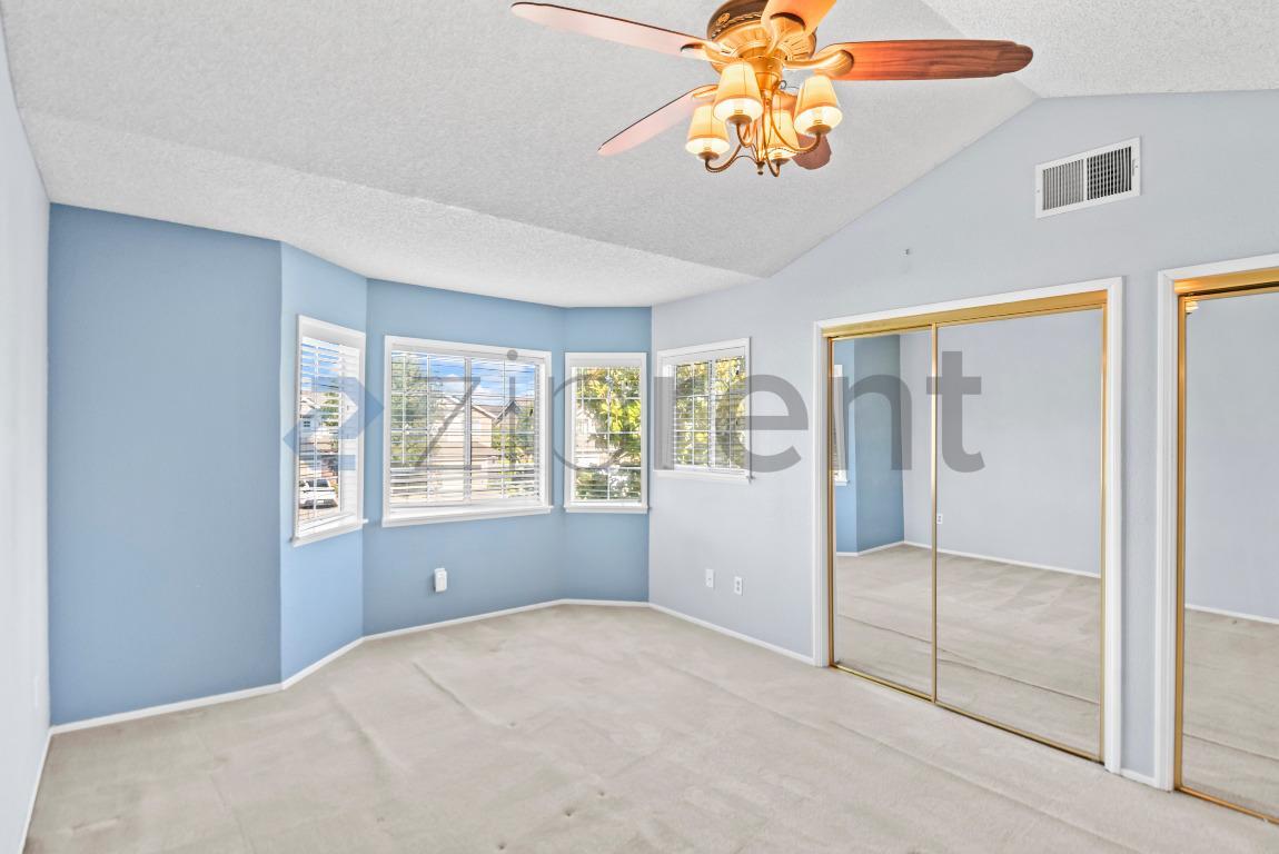 Building Photo - Unit