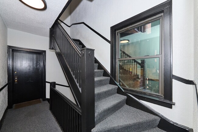 Building Photo - 5459 S Everett Ave