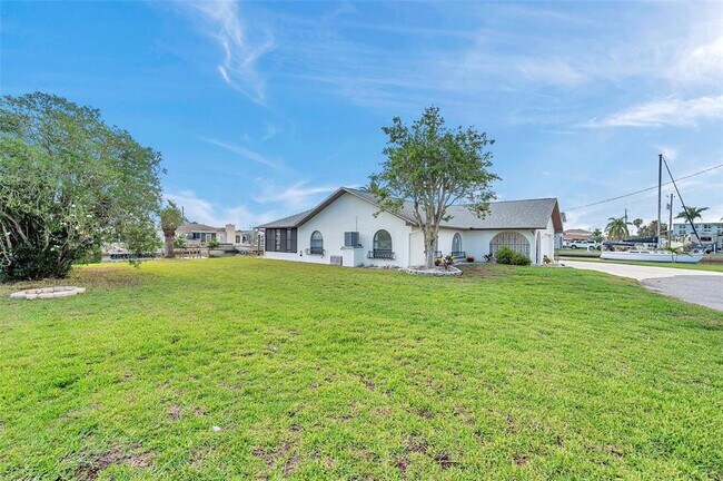 Building Photo - 13836 Darlene Ave