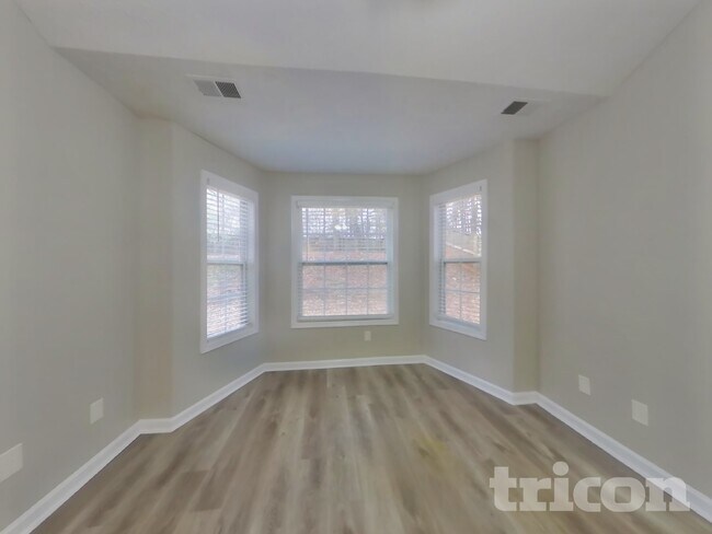 Building Photo - 449 Sarah's Ln