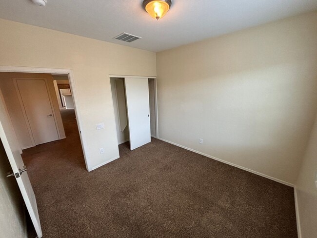 Building Photo - Beautiful 3Bed/2Bath/1Car Condo in Sky Pointe Community – Northwest Las Vegas!