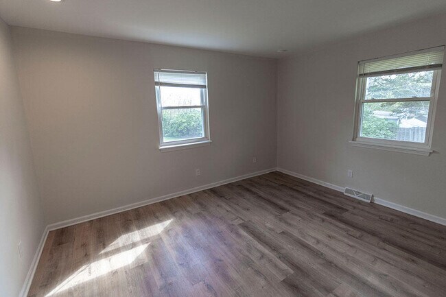 Building Photo - 1901 Mirtle Grove Ct