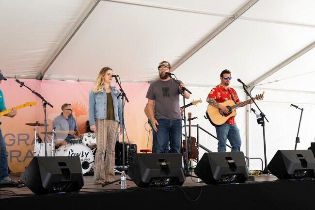 Building Photo - 16843 Old Wagon Wy