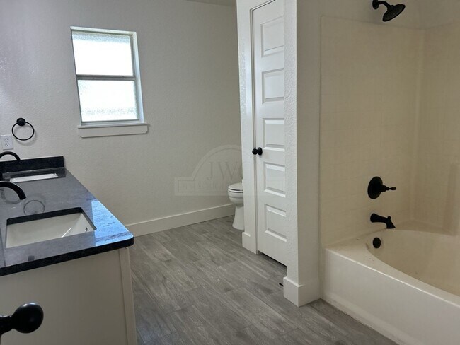 Building Photo - 316 Timber Ridge Dr