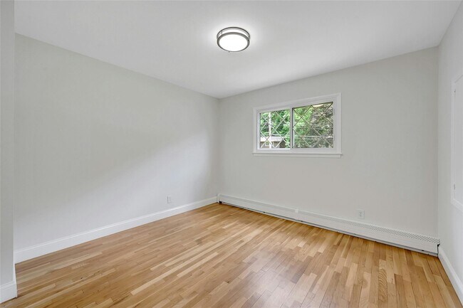 Building Photo - 77 Greenwood Ln