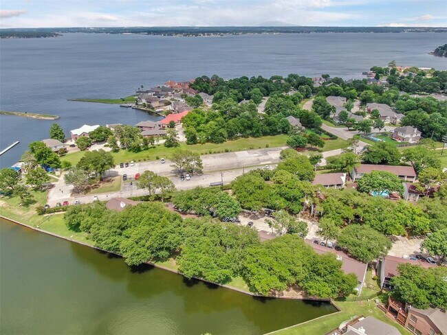 Building Photo - 12100 Melville Dr