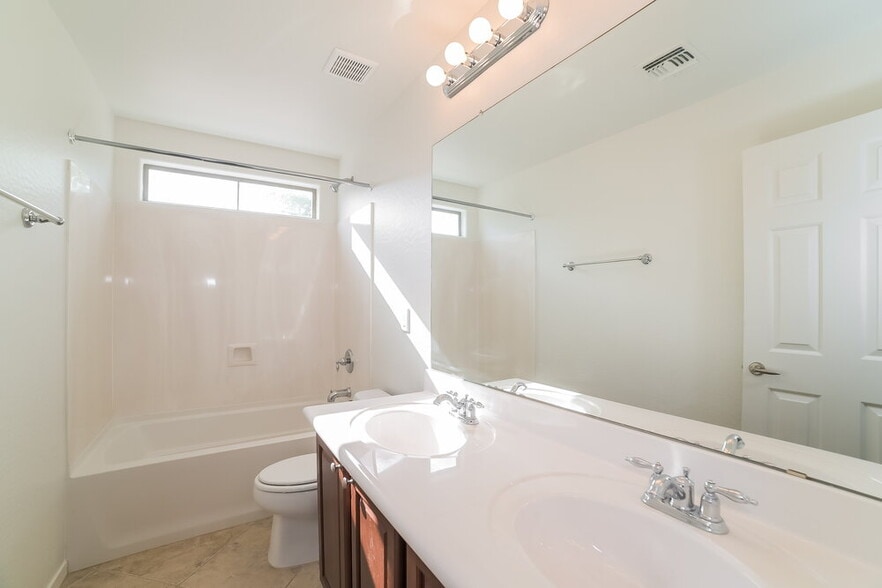 Building Photo - 41713 N Globe Ct