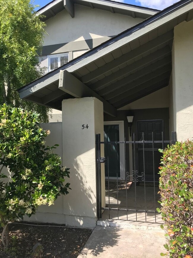 Building Photo - La Canada Townhome Quiet Community 2 Bedroom