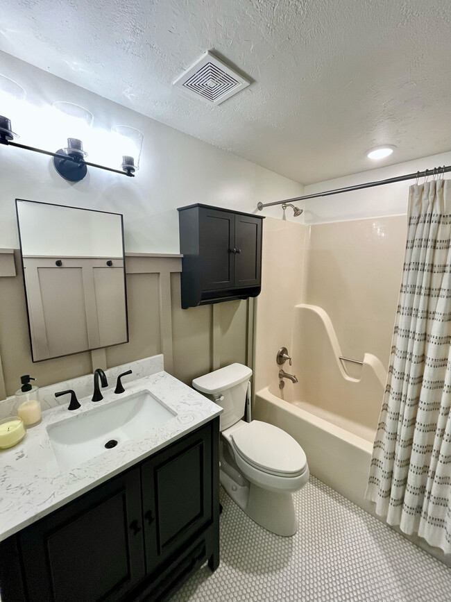 Building Photo - 9470 Tracey Lynne Cir