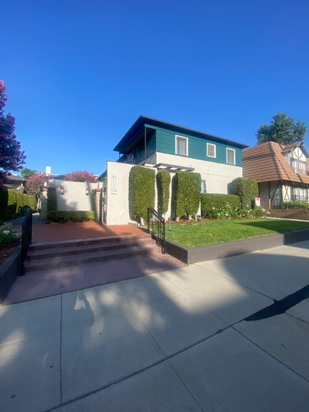 Building Photo - 271 S El Molino Ave