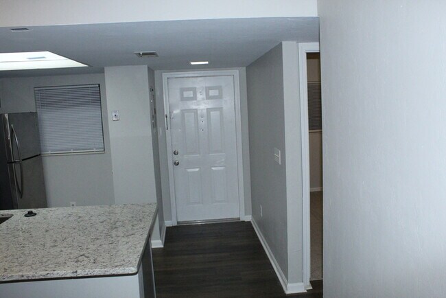 Building Photo - Totally renovated 2-bedroom, 2-full-bath t...