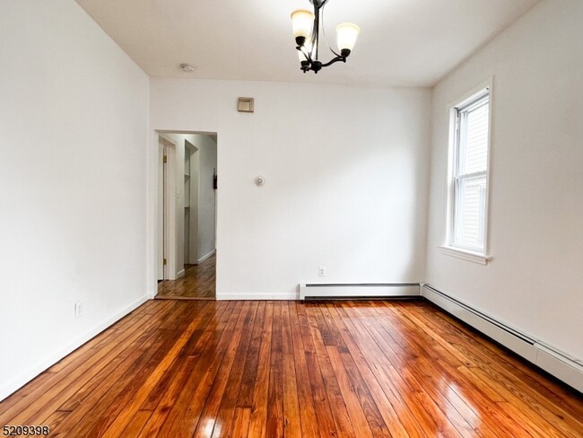 Building Photo - 684 S 20th St