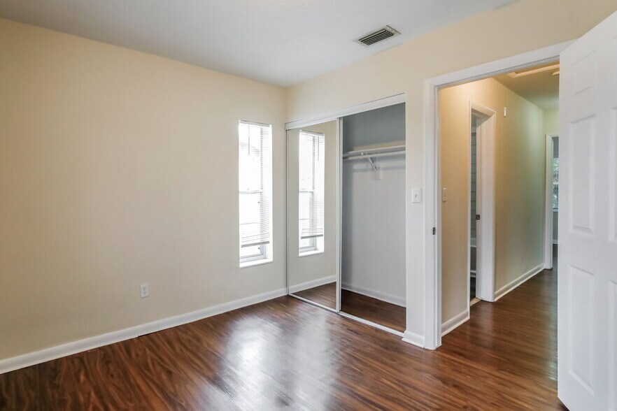 Building Photo - 11010 SW 123rd Ave