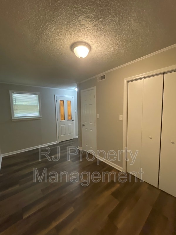 Building Photo - 9154 Haleville St