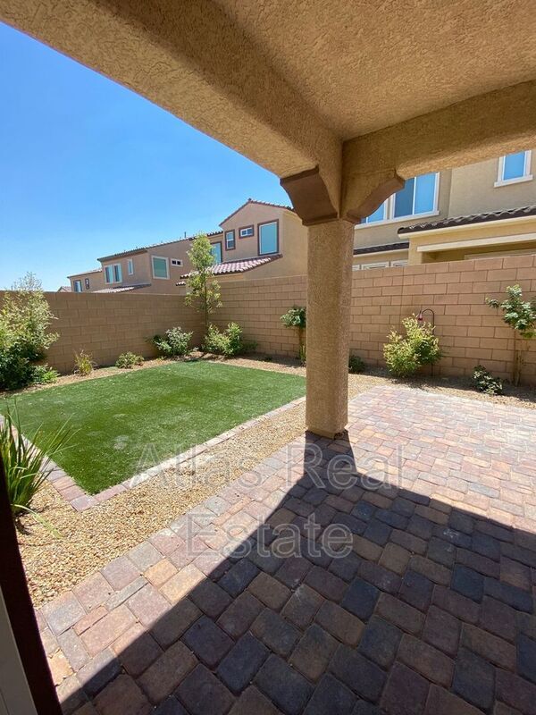 Building Photo - 10455 Skye Knoll Ave