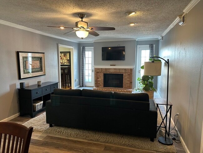 Building Photo - $1,950.00 2Bd/2Bt Condo in Chesterfield w/2 Garage Parking Spots