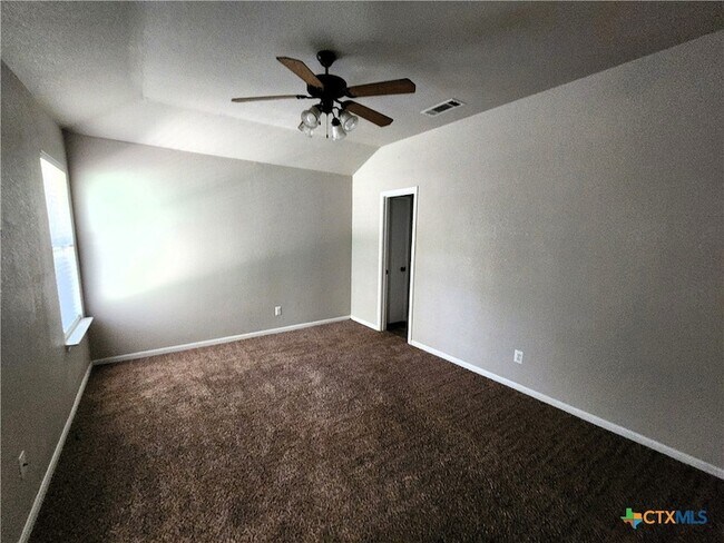 Building Photo - 30 Willow Run Dr