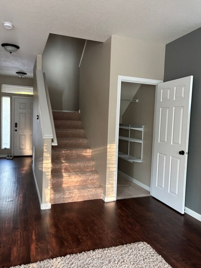 Building Photo - Beautiful 2 Story home in the Desirable Oa...