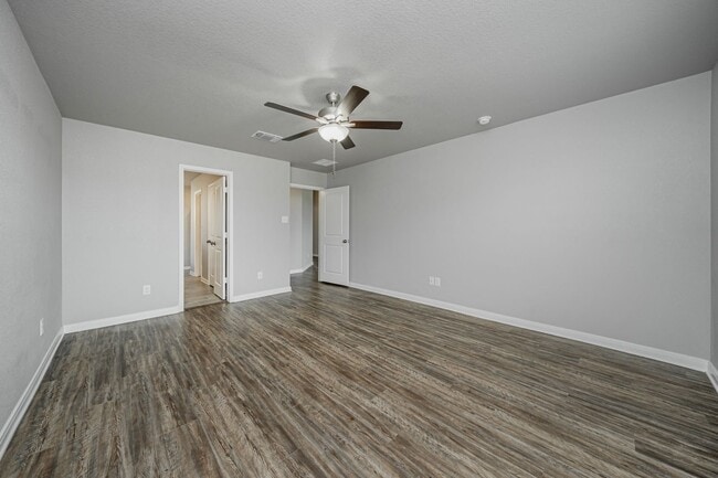 Building Photo - 8227 Bluefield Dr