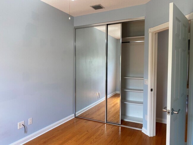 Building Photo - 1567 Napoli Dr W