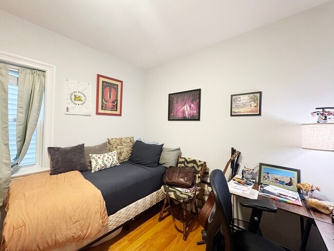 Building Photo - 214-216 E Eagle St