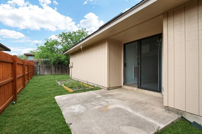 Building Photo - ***APPLICATION CURRENTLY UNDER REVIEW***Contemporary Single-Level Home with 3 Bedrooms, 2 Bathroo...