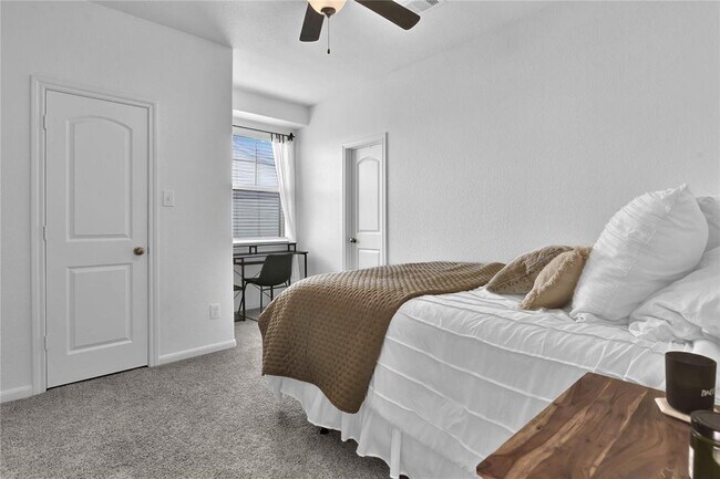 Building Photo - 25326 Fallen Acorn Ct