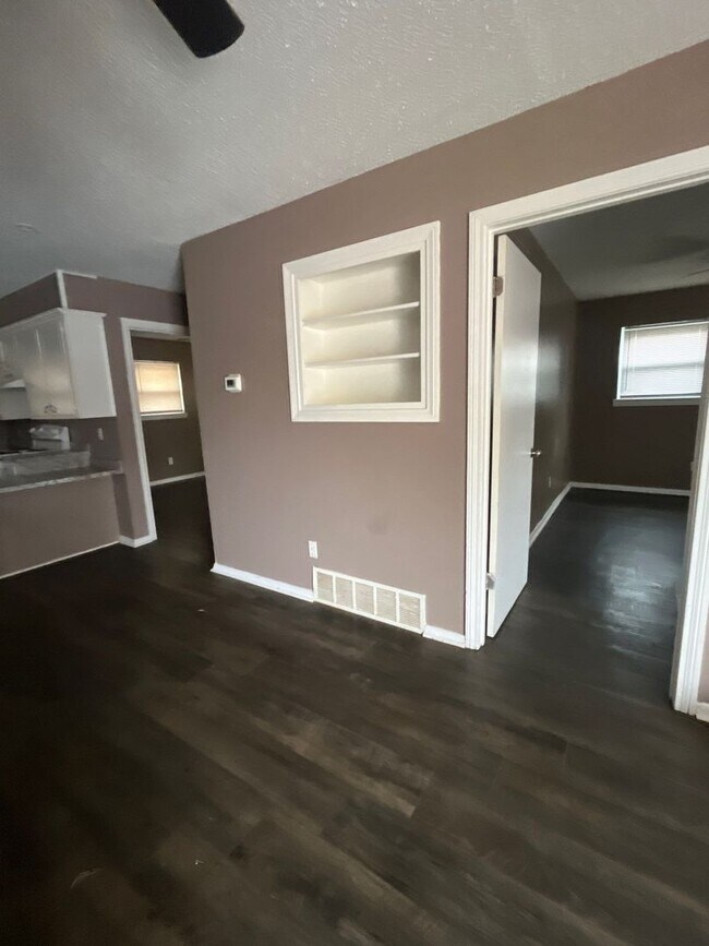 Building Photo - 1614 58th St