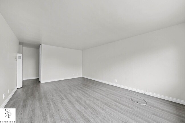 Building Photo - "Charming 2-Bed Sanctuary in the Heart of Downey – Your Ideal Urban Retreat Awaits!"
