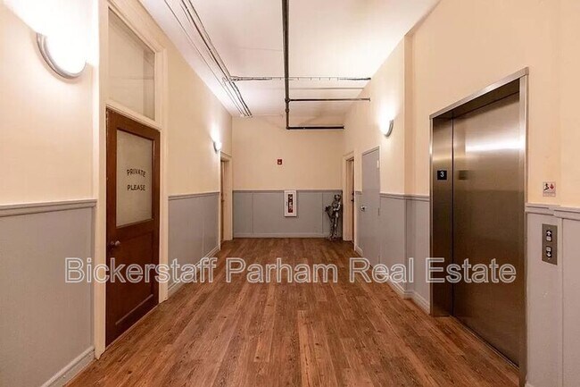 Building Photo - 1204 1st Ave