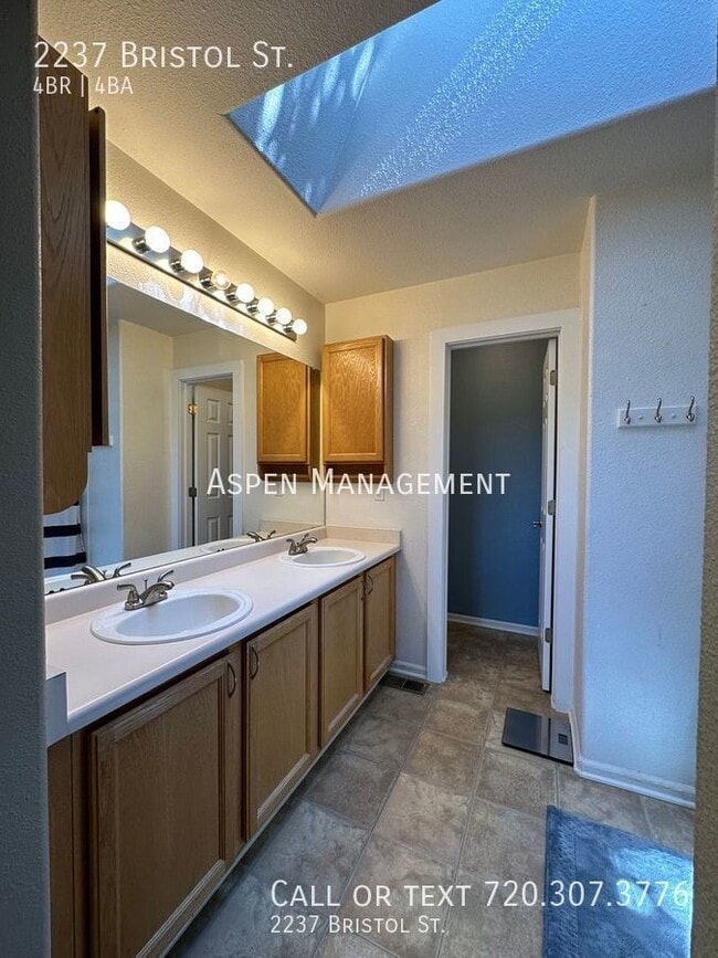 Building Photo - 2237 Bristol St