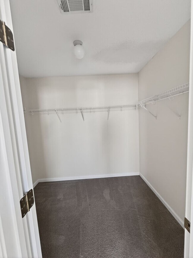 Building Photo - 403 Valdez Ct