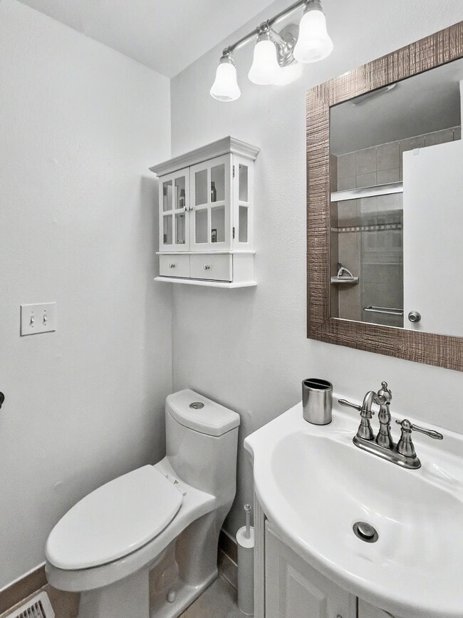 Building Photo - 7538 Foxridge Cir