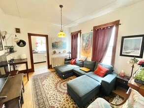 Building Photo - 3 Bedroom Apartment Superior Location South End of Burlington VT Available between 6/5-6/15