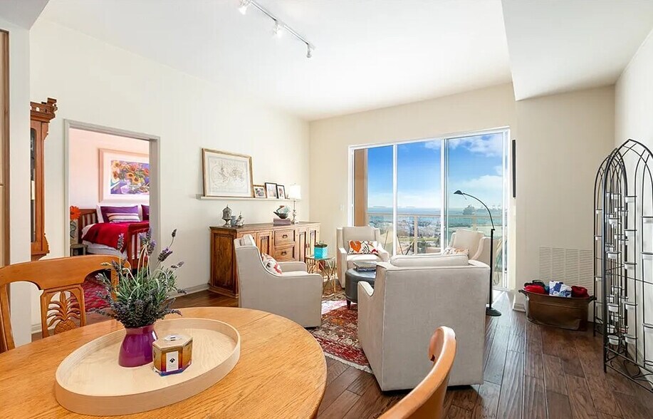 Building Photo - 388 E Ocean Blvd