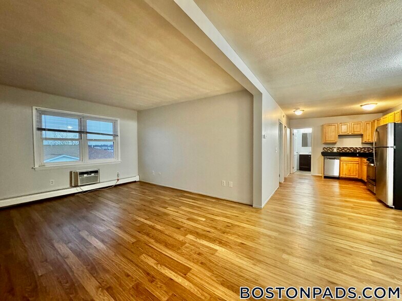 Building Photo - 675 N Main St