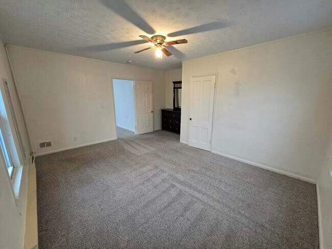 Building Photo - 7376 N Bergen Rd