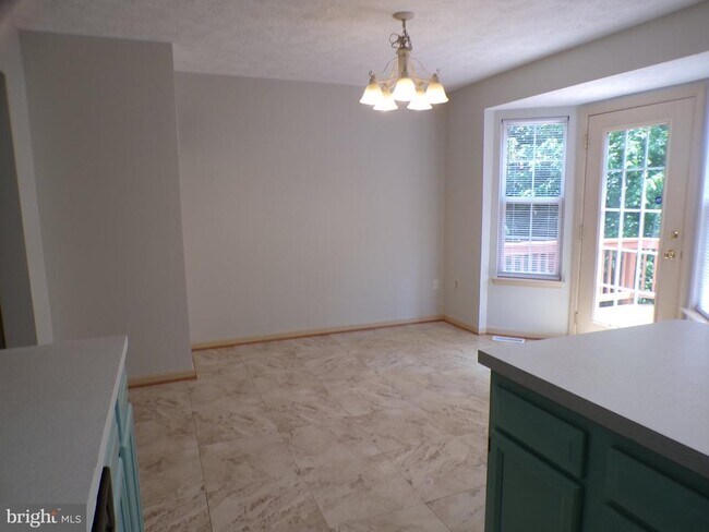 Building Photo - 114 Park Cove Dr