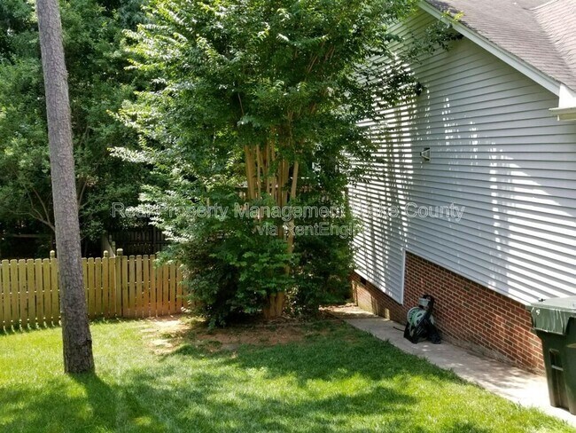 Building Photo - 2120 Leadenhall Way