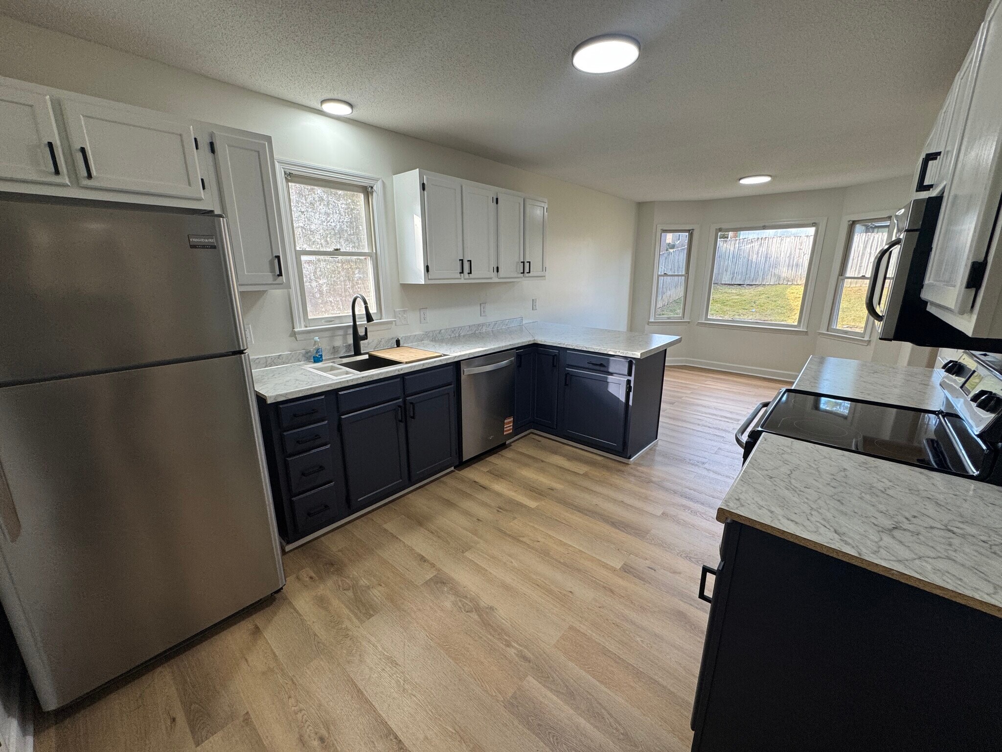 Building Photo - 1821 Swann St