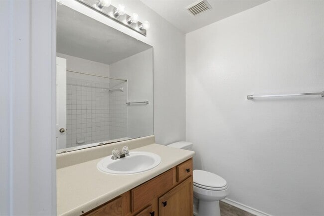 Building Photo - 2849 Southampton Way