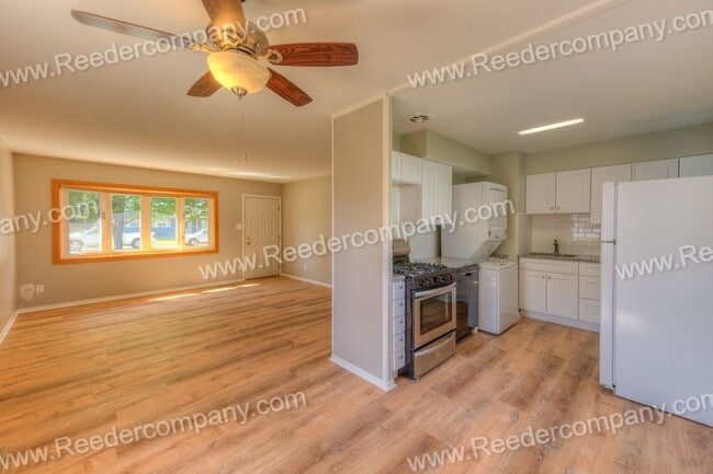 Building Photo - 3 Bedroom / 1 Bathroom Home