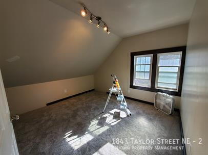 Building Photo - 1843 NE Taylor St