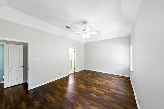 Building Photo - Spacious Cul De Sac Location Surrounded by...
