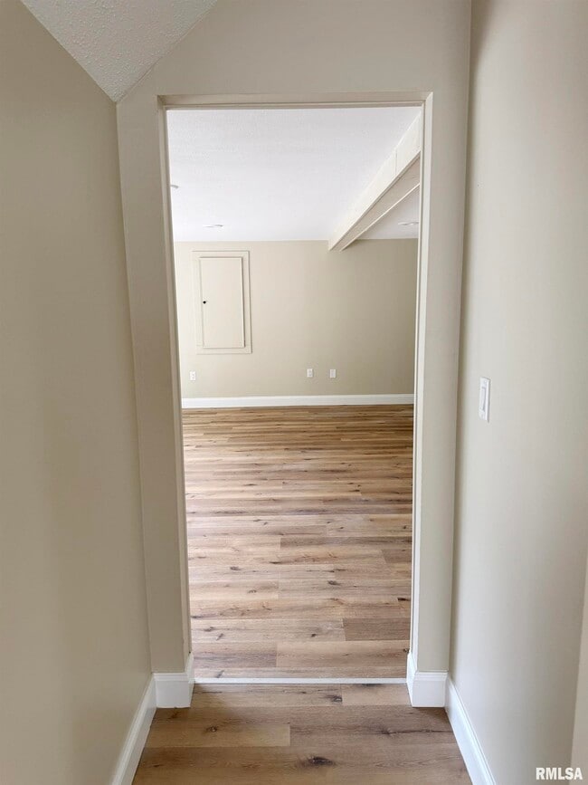 Building Photo - 3440 Villa Ridge