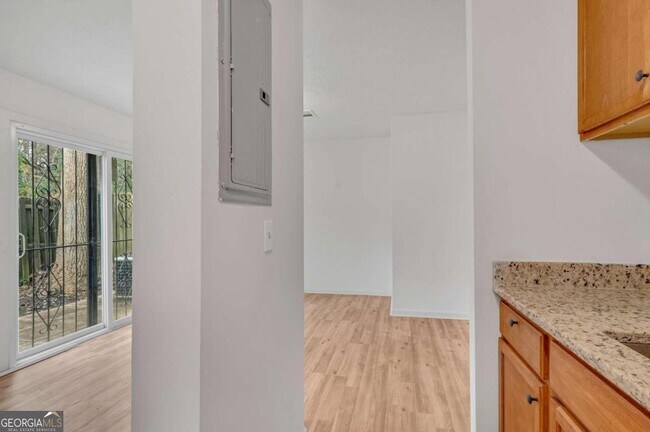 Building Photo - 1903 Whitehall Forest Ct SE