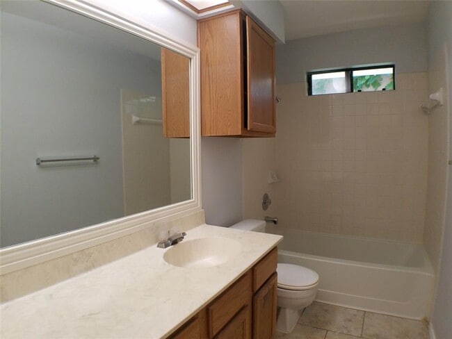 Building Photo - 8310 Los Ranchos Dr