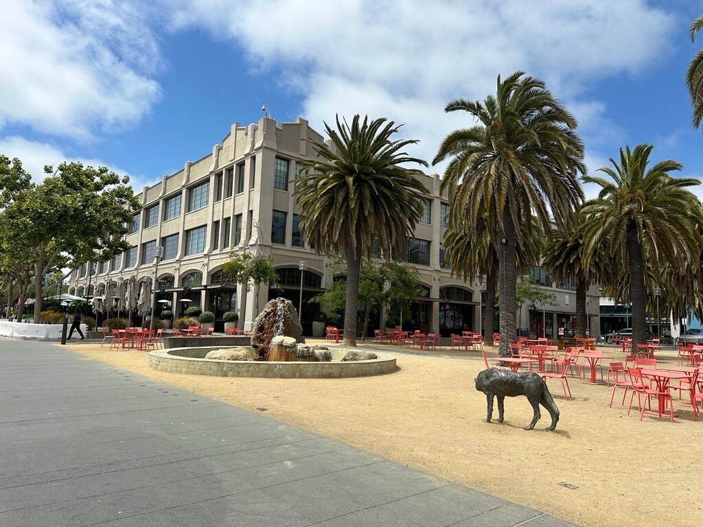 Jack London Square-walkable - 3 Embarcadero W