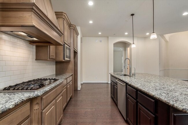 Building Photo - 23034 Creek Park Dr