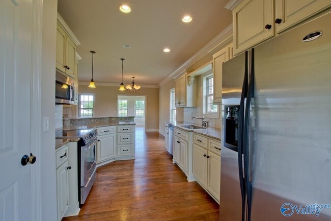 Building Photo - 4905 Saddle Ridge Dr SE